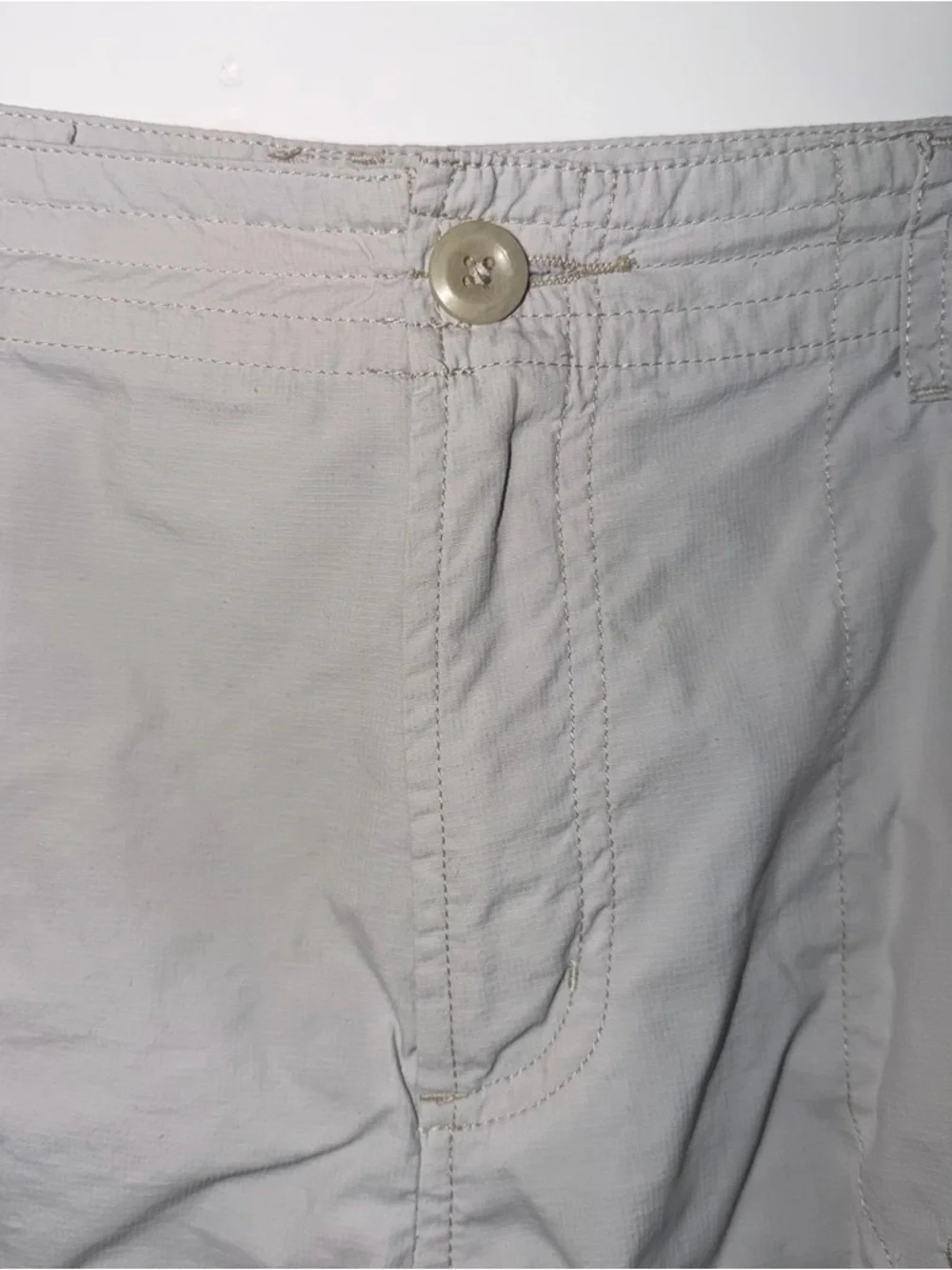 Columbia Titanium Women’s 10 Shorts Khaki Nylon 8.5" Hiking Gorpcore Packable - Picture 3 of 10